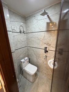 Bathroom Image of 600 Sq.ft 2 BHK Builder Floor for rent in Uttam Nagar New Delhi for Rs. 20000