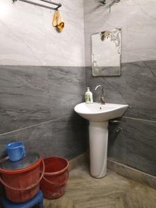 Common Bathroom Image of 700 Sq.ft 2 BHK Builder Floor for sale in Shastri Nagar New Delhi for Rs. 8500000