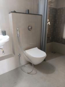 Common Bathroom Image of 1000 Sq.ft 2 BHK Apartment / Flat for sale in K Raheja Sterling, Mohammed Wadi Pune for Rs. 8500000