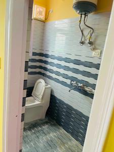 Bathroom Image of 600 Sq.ft 2 BHK Apartment / Flat for rent in New Shimla Shimla for Rs. 16000