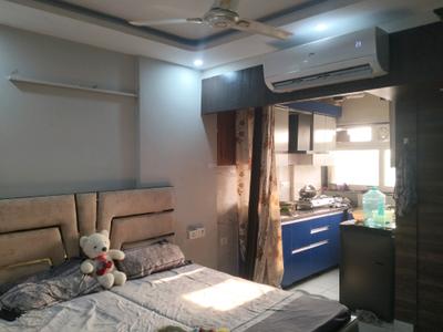 Bedroom Image of 400 Sq.ft 1 RK Apartment / Flat for rent in DLF Capital Greens Phase 1 And 2, Karampura New Delhi for Rs. 21500