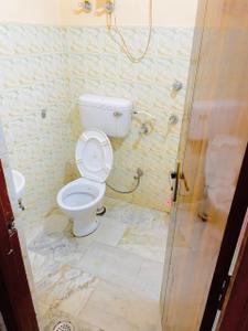 Bathroom Image of PG Rooms in Hotel City, Deluxe, Nehru Bazaar in Paharganj, New Delhi