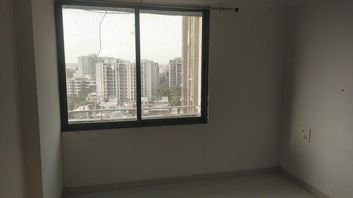 Supan solitaire Motera Bedroom 1