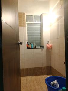 Common Bathroom One Image of 650 Sq.ft 1 BHK Apartment / Flat for rent in Three Jewels, Kondhwa Budruk Pune for Rs. 15000