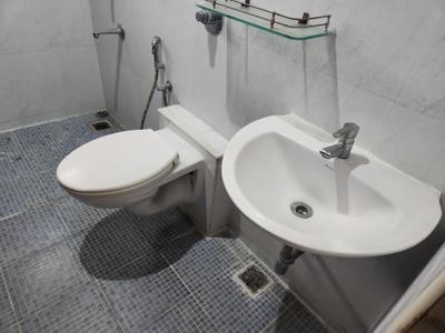Definer Kingdom Bathroom One 3