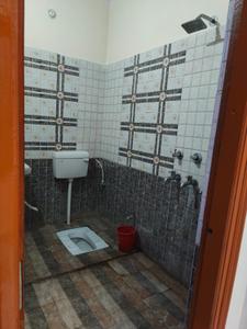 Bathroom Image of 3000 Sq.ft 3 BHK Independent House for rent in UPAVP Vrindavan Yojna, Roberts Lines Lucknow for Rs. 24000