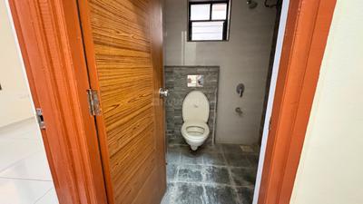 Bathroom Image of 980 Sq.ft 3 BHK Apartment / Flat for sale in Khodiyar Nagar Vadodara for Rs. 3900000