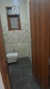 Bathroom Image of 500 Sq.ft 2 BHK Builder Floor for rent in Ganesh Nagar New Delhi for Rs. 18000