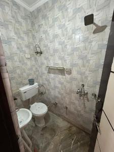 Bathroom Image of 800 Sq.ft 3 BHK Independent House for rent in Uttam Nagar New Delhi for Rs. 15000