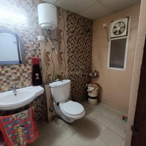 Bathroom Image of 2275 Sq.ft 4.5 BHK Apartment / Flat for sale in Exotica Fresco, Sector 137 Noida for Rs. 40000000