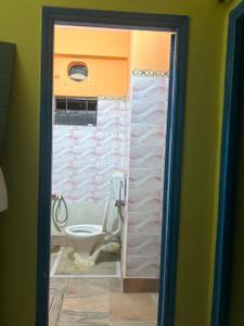 Bathroom Image of 960 Sq.ft 2 BHK Apartment / Flat for sale in Airport Gate no. 1 Kolkata for Rs. 3400000