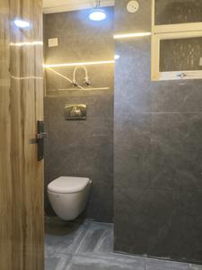 Trinity Trio Common Bathroom 4
