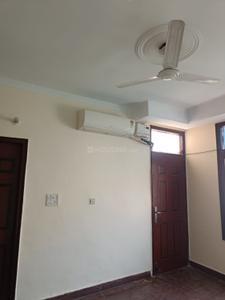 Flat for rent indipendent 2 bhk apartment semi furnished Hall 2