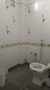 Bathroom Image of 600 Sq.ft 1 BHK Builder Floor for rent in Mahalakshmi Nagar Indore for Rs. 15000