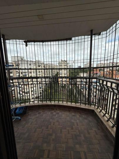 Eisha Loreals Main Image 1