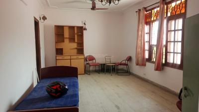 Living Room Image of 650 Sq.ft 1 BHK Builder Floor for rent in Sector 14 Gurgaon for Rs. 20000