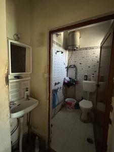 Bathroom Image of 1500 Sq.ft 3 BHK Apartment / Flat for sale in Vikaspuri New Delhi for Rs. 10500000