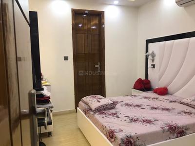Bedroom Image of 950 Sq.ft 3 BHK Builder Floor for sale in Shalimar Bagh New Delhi for Rs. 18500000