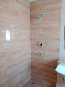 Bathroom Image of 1560 Sq.ft 3 BHK Apartment / Flat for rent in Shree Vardhman Victoria, Sector 70 Gurgaon for Rs. 55000