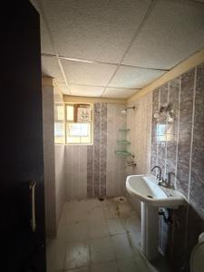 Bathroom Image of 425 Sq.ft 1 BHK Apartment / Flat for rent in Gardenia Gateway, Sector 75 Noida for Rs. 15000