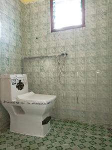 Bathroom Image of 1500 Sq.ft 3 BHK Independent House for rent in Kodungaiyur West Chennai for Rs. 30000