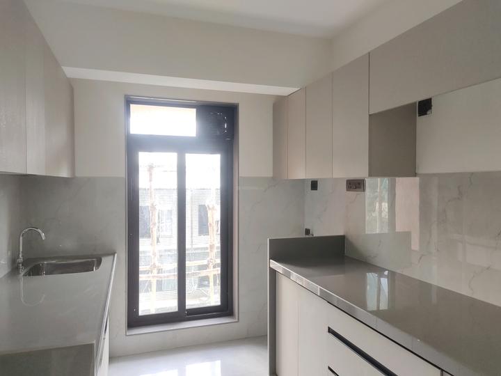 Silver Serene Main Image 1