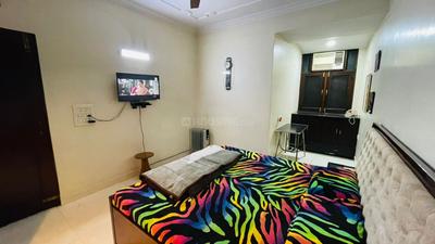 Bedroom Image of 1100 Sq.ft 3 BHK Apartment / Flat for sale in Krishna Apartment, Paschim Vihar New Delhi for Rs. 12100000