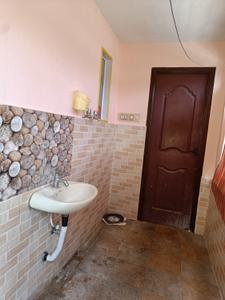 Bathroom Image of 1450 Sq.ft 2 BHK Independent House for rent in Narasothipatti Salem for Rs. 16000