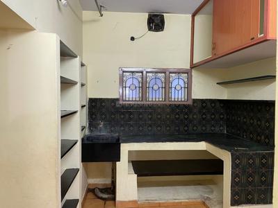 Kitchen Image of 720 Sq.ft 2 BHK Builder Floor for rent in Vasan Nagar Tiruchirappalli for Rs. 12000