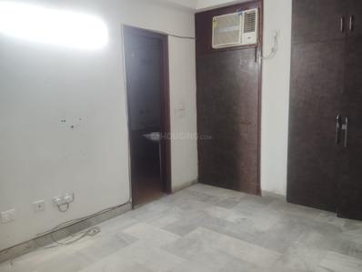 Bedroom Image of 1400 Sq.ft 2 BHK Builder Floor for rent in Chittaranjan Park New Delhi for Rs. 75000