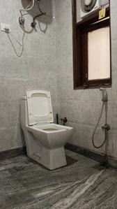 Bathroom Image of 550 Sq.ft 1 BHK Builder Floor for rent in Patel Nagar Gurgaon for Rs. 20000