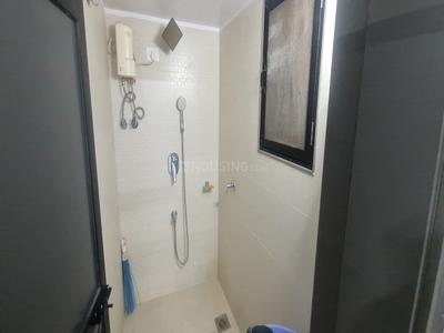 Bathroom Image of 580 Sq.ft 1 BHK Apartment / Flat for rent in Kohinoor Tower, Dadar West Mumbai for Rs. 65000