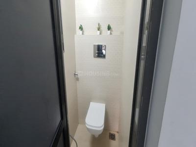 Bathroom Image of 580 Sq.ft 1 BHK Apartment / Flat for rent in Kohinoor Tower, Dadar West Mumbai for Rs. 65000