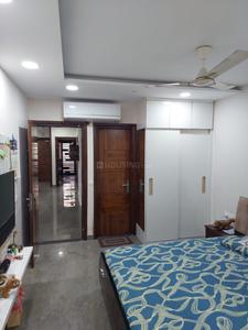 Bedroom Image of 1350 Sq.ft 3 BHK Builder Floor for rent in Shalimar Bagh New Delhi for Rs. 49000