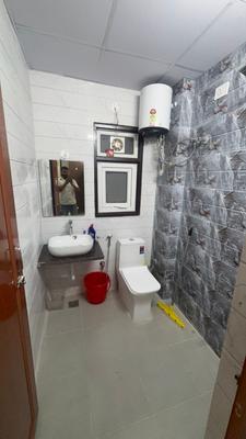 Bathroom Image of 290 Sq.ft 1 RK Independent House for rent in DLF Phase 3 Gurgaon for Rs. 20000