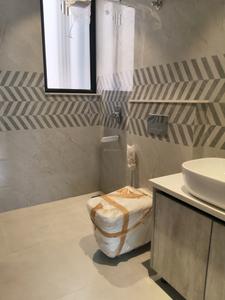 Common Bathroom Image of 1800 Sq.ft 3 BHK Builder Floor for rent in Ansal Versalia, Sector 67 Gurgaon for Rs. 38000