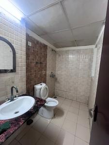 Bathroom Image of 2400 Sq.ft 4 BHK Apartment / Flat for sale in Amrapali Silicon City, Sector 76 Noida for Rs. 26500000
