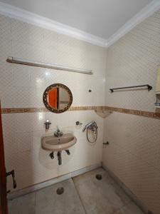Bathroom Image of 1350 Sq.ft 3 BHK Builder Floor for sale in Malviya Nagar New Delhi for Rs. 32000000
