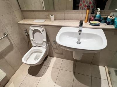 Bathroom Image of 2800 Sq.ft 3.5 BHK Apartment / Flat for sale in Panchshil Towers, Kharadi Pune for Rs. 45000000