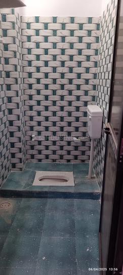 Nankari pargahi itta wala bhatta iit ke ange Bathroom 1