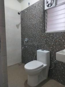 Bathroom Image of 925 Sq.ft 2 BHK Apartment / Flat for rent in Rishi Ventoso, Madhyamgram Kolkata for Rs. 22000
