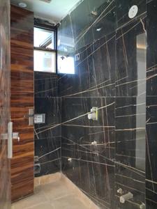 Common Bathroom Image of 1850 Sq.ft 4 BHK Apartment / Flat for sale in JMD Siddhi Vinayak, Sector 73 Noida for Rs. 8500000