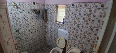 Bathroom Image of 865 Sq.ft 3 BHK Apartment / Flat for sale in Baranagar Kolkata for Rs. 5000000