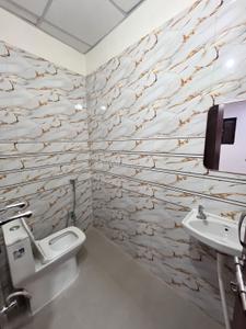 Bathroom Image of 1500 Sq.ft 1 RK Apartment / Flat for rent in Sector 17 Gurgaon for Rs. 18000