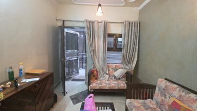 Living Room Image of 650 Sq.ft 2 BHK Apartment / Flat for rent in Pitampura New Delhi for Rs. 32000