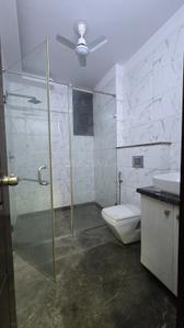 Bathroom Image of 1350 Sq.ft 4 BHK Duplex for sale in Paschim Vihar New Delhi for Rs. 50000000
