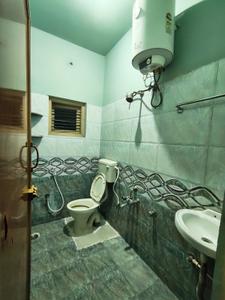Bathroom Image of 970 Sq.ft 2 BHK Builder Floor for rent in K R Puram Bengaluru for Rs. 18000