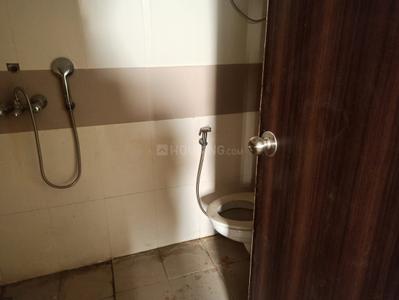Bathroom Image of 1063 Sq.ft 2 BHK Apartment / Flat for rent in Mahagun Moderne, Sector 78 Noida for Rs. 37500
