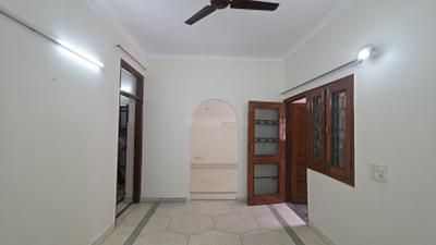Bedroom Image of 1350 Sq.ft 3 BHK Builder Floor for rent in Pitampura New Delhi for Rs. 40000