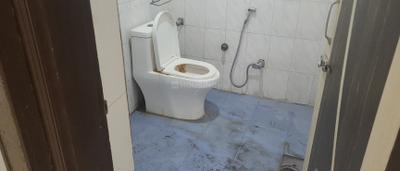 Bathroom Image of 1700 Sq.ft 3 BHK Apartment / Flat for rent in Odeon Mother Dairy Employees Cooperative Society, Sector 5 Dwarka New Delhi for Rs. 45000